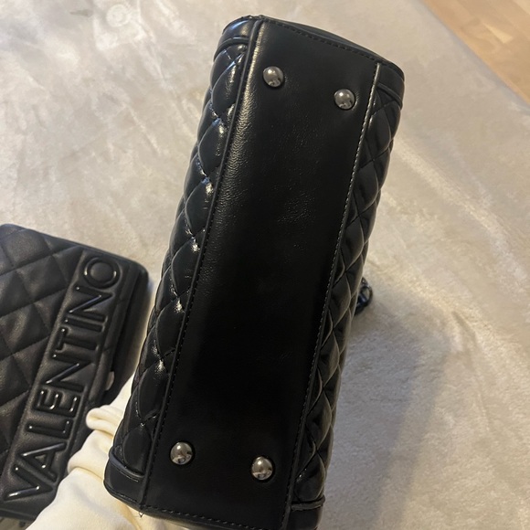 BLACK QUILTED PURSE - Picture 3 of 4